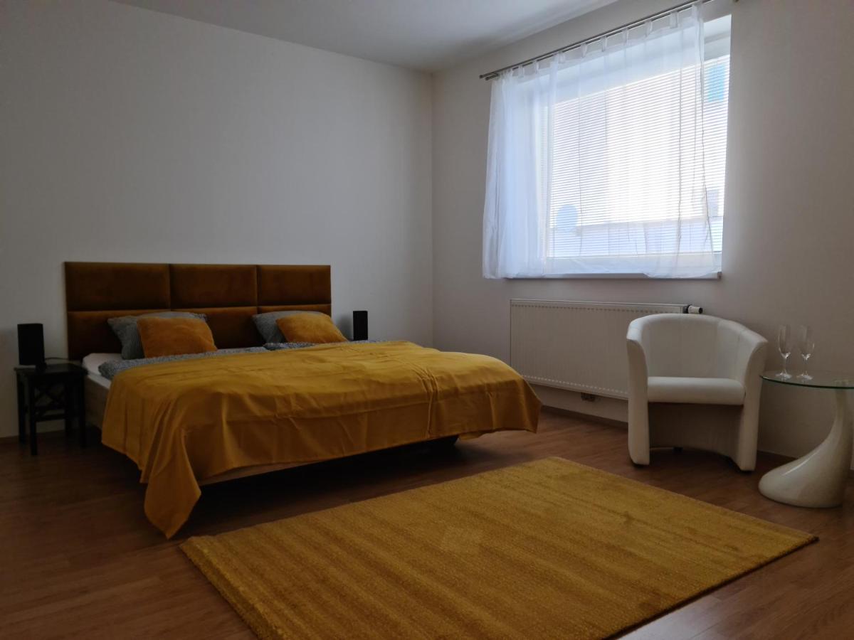 Apartment Centre *